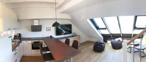 a kitchen with a table and chairs in a room at Tor zum Meer in Helgoland