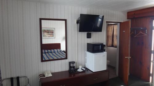 Кухня или мини-кухня в Pine Ridge Motel
