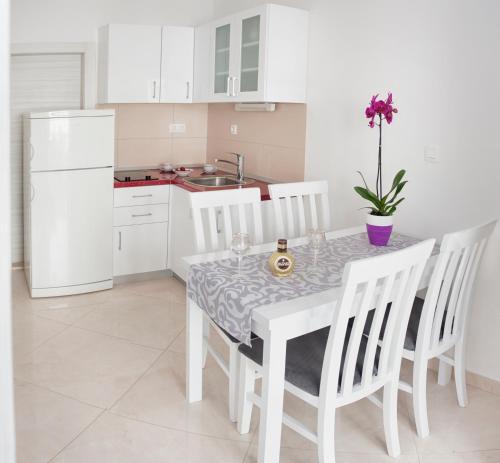 Dapur atau dapur kecil di Apartments Majić