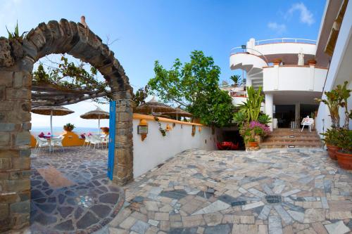 a building with an archway and a patio at Il Cefalo Hotel & Restaurant in Castellabate