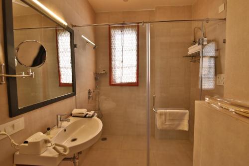 Ein Badezimmer in der Unterkunft Villa 243