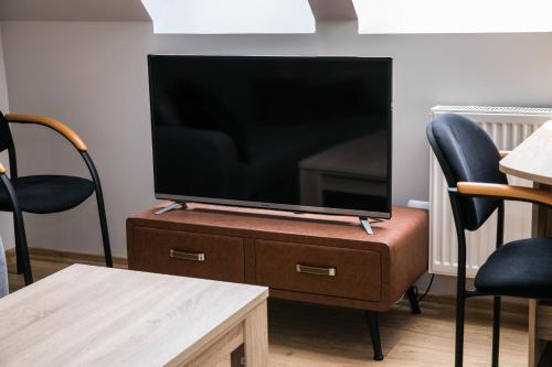 Telewizja i/lub zestaw kina domowego w obiekcie MS-APART Apartament Sudety 2-Poziomowy