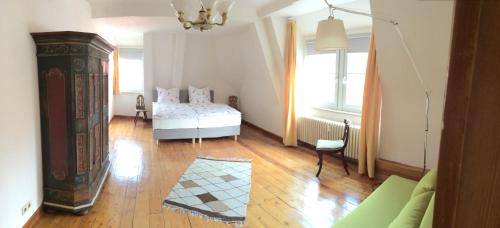 En eller flere senge i et værelse på Palais-Volkach
