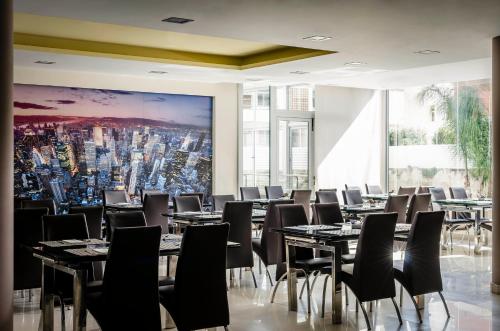 Um restaurante ou outro lugar para comer em Exe Cunit Suites & Spa