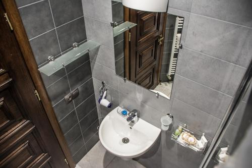a small bathroom with a sink and a mirror at Синевирський Перевал in Synevyr