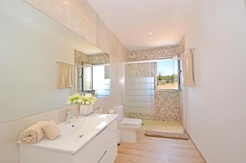 Ванная комната в Villa Ses Veyetes