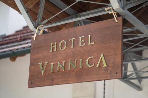 Hotel Vinnicaに飾ってある許可証、賞状、看板またはその他の書類