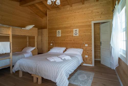 A bed or beds in a room at Evolution Camp