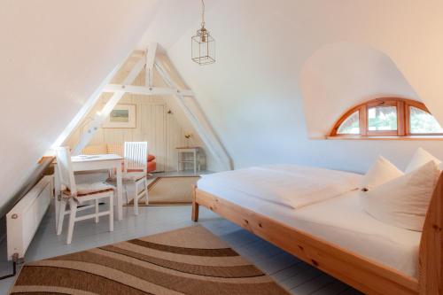Een bed of bedden in een kamer bij Die Insel auf Rügen