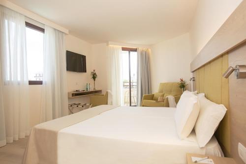 Ένα ή περισσότερα κρεβάτια σε δωμάτιο στο Hotel Sabina Playa