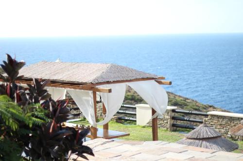a gazebo with the ocean in the background at Toxotis Villas in Armenistis