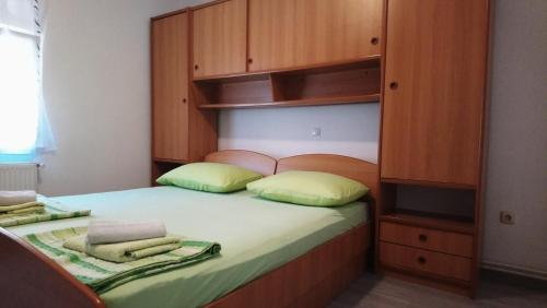Postel nebo postele na pokoji v ubytování Apartments Ćurić