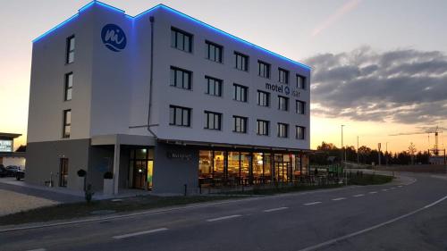 a building on the side of a road at motel isar | 24h/7 checkin in Pilsting