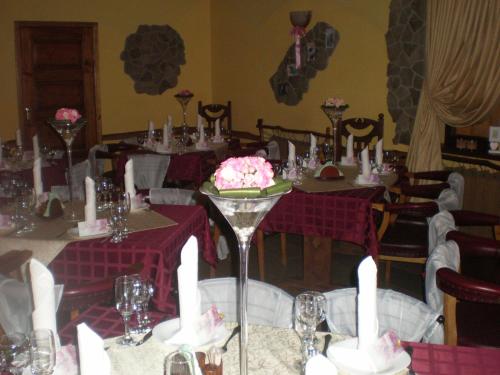 a dining room with tables with purple table cloth at Готельно- банний комплекс Афродіта in Nyzhni Mlyny