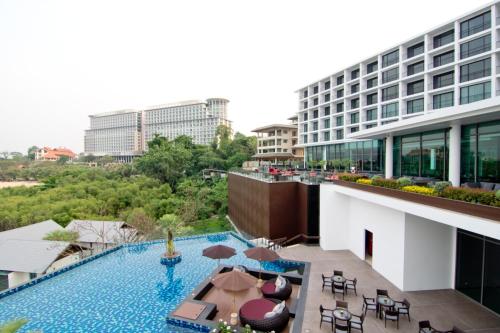 La alberca dentro o cerca de Way Hotel Pattaya