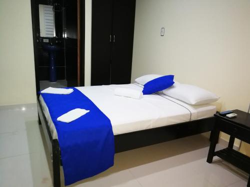 Cama ou camas em um quarto em Hotel Zafiro