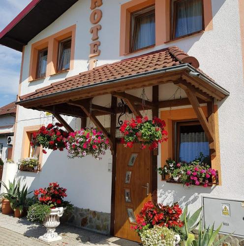 Hotel "ZAUŁEK" Spółka Cywilna Zbigniew Świderski, Elżbieta Świderska