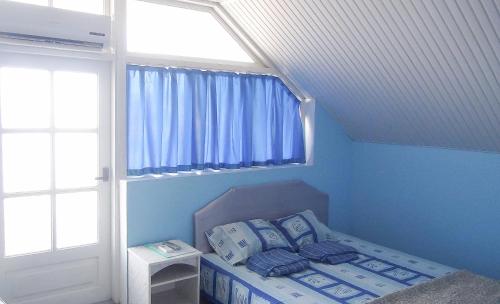 Кровать или кровати в номере Chastniy Dom Sim-Sim