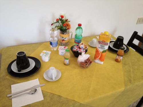 a table with food and drinks on top of it at B&B Casa degli Ulivi in Nettuno