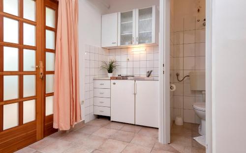 Ένα μπάνιο στο Apartmani Dolac