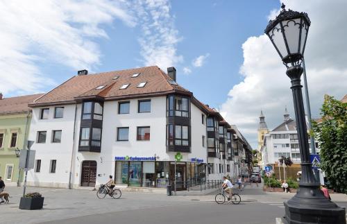 a street light with people riding bikes in a city at Zalár Apartman in Eger