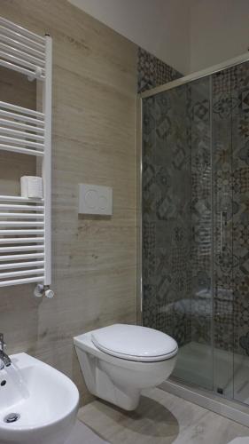 a bathroom with a toilet and a shower and a sink at Marselo B&B in Bari