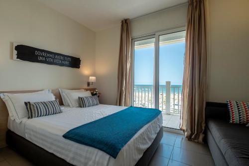 A bed or beds in a room at Le Rose Suite Hotel