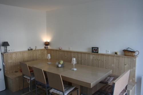 a wooden table and chairs in a room with a table and chairsktop at Maison de Poul Briel in Saint-Guénolé