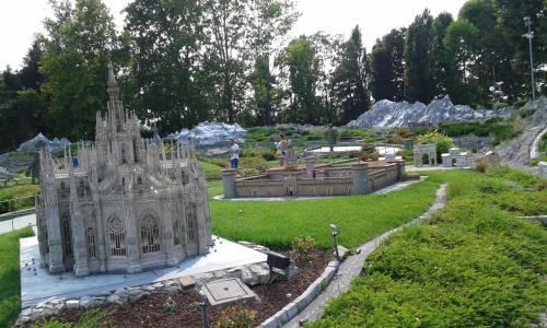 a model of a castle in a garden at "LA TAVERNA" B&B in Airuno