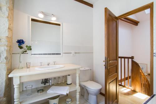 a bathroom with a sink and a toilet at Belle maison de maître - Piscine et jardin privés - Au cœur du village médiéval de Caylus - 4 personnes - Garage in Caylus