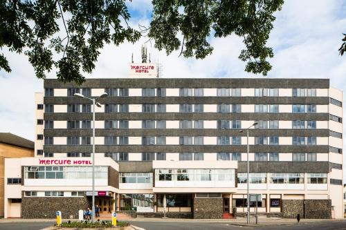 an external view of the mercure launceston hotel at Mercure Ayr Hotel in Ayr