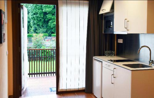 Η κουζίνα ή μικρή κουζίνα στο Apartamentos La Barzana
