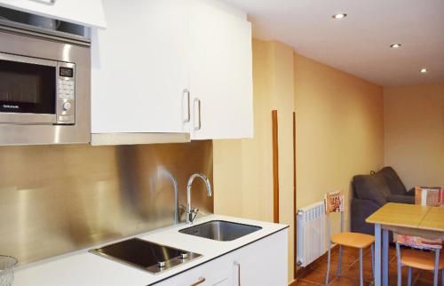 Η κουζίνα ή μικρή κουζίνα στο Apartamentos La Barzana