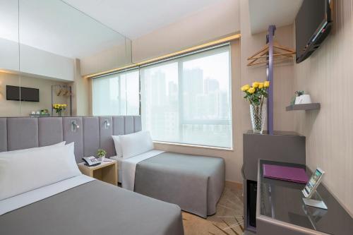 Televisyen dan/atau pusat hiburan di Silka Far East Hotel