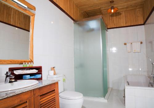 Koupelna v ubytování KMA SHWE PYI BAGO Resort