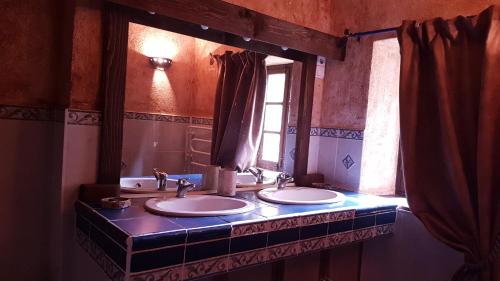 Koupelna v ubytování Suite Médiévale 40m2 chambre d' hôte du Mas Fabrègue
