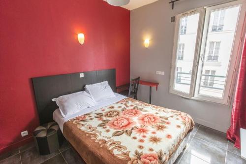 a red bedroom with a bed with a flower blanket at Hipotel Paris Montmartre Gare du Nord in Paris