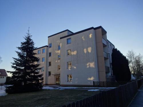 a building with a tree in front of it at Ferienwohnung "Sonnenschein" in Selb