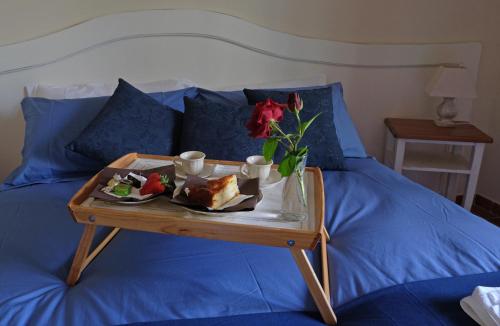 a table with a tray of food on a bed at L'Orto sul Poggio in Sutri