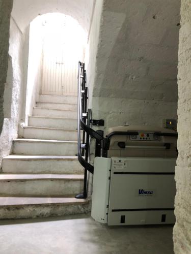 a set of stairs with a door and a machine at Casa Camilla in Massafra