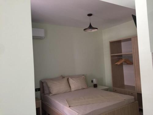 Ένα ή περισσότερα κρεβάτια σε δωμάτιο στο Andi Apartments
