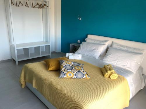 a bedroom with a large bed with pillows on it at B & B Il Giardino sul Mare in Briatico