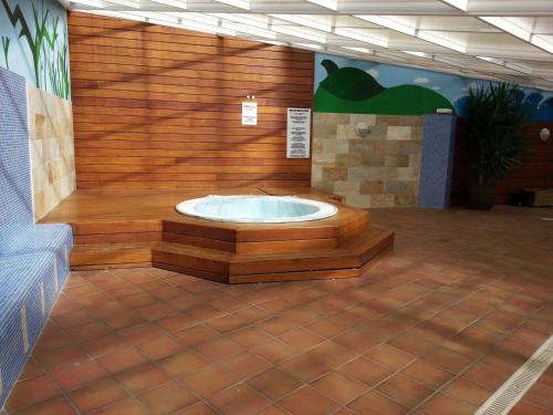 a bathroom with a jacuzzi tub in a room at Duplex Tres Dormitorios Playa A Rapadoira in Foz