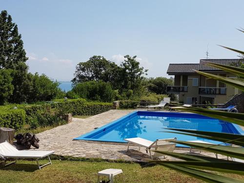 Swimming pool sa o malapit sa Navarro Hill Resort