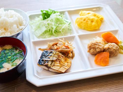 ホテルの敷地内または近くでの食事または食べ物