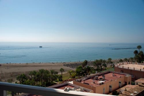 Cozy apartment with first line seaview in perfect location ...