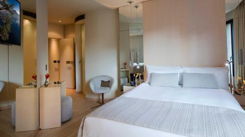 Ένα ή περισσότερα κρεβάτια σε δωμάτιο στο Cram Hotel