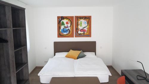 Ένα ή περισσότερα κρεβάτια σε δωμάτιο στο KM Hotel Murtal