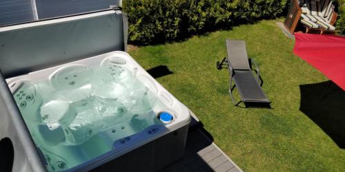 a bath tub filled with water in a yard at Villa Fleesenstrand in Göhren-Lebbin