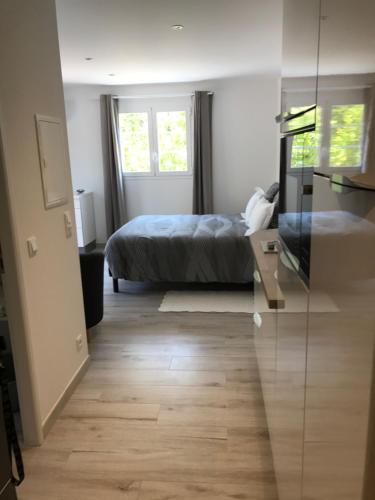 a bedroom with a bed and a desk and a mirror at Windward in Saint-Tropez